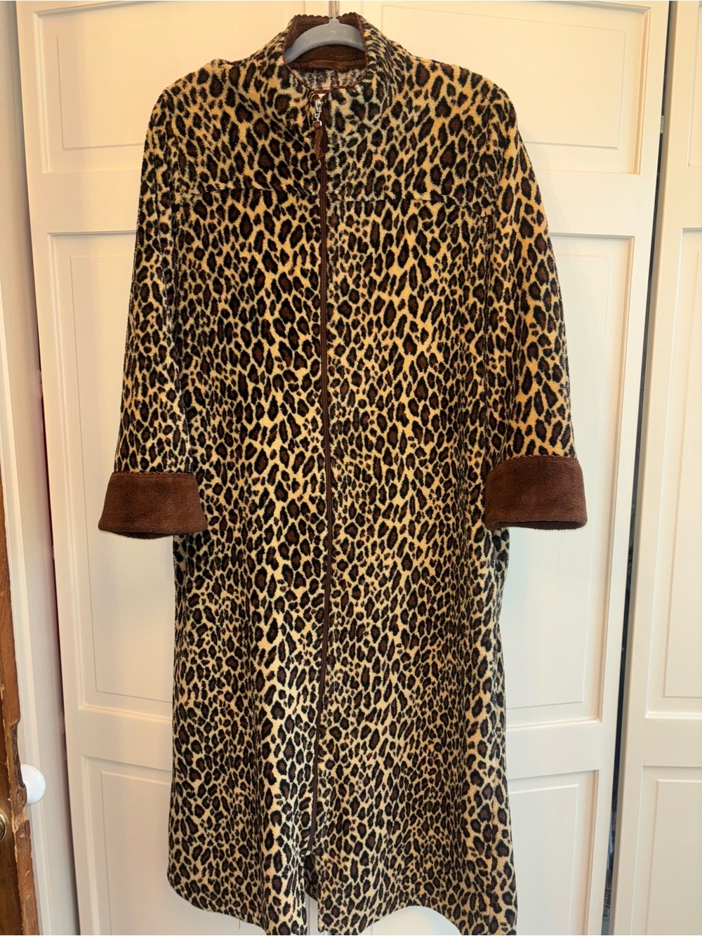 Oscar de la Renta Animal Print Plush Robe
